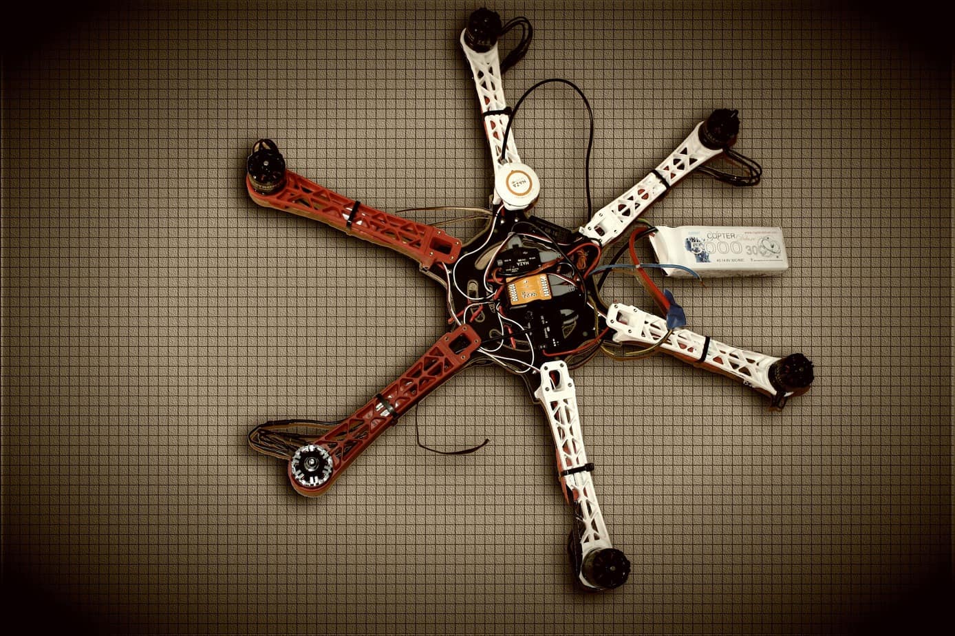 How quadcopters work & fly An intro to multirotors Droney Bee